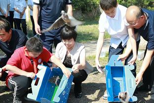 记者：国足主场对阵新加坡的世预赛本来想放鸟巢